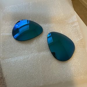 Ray Ban 3025 aviator size large lenses polarized mirrored blue lenses